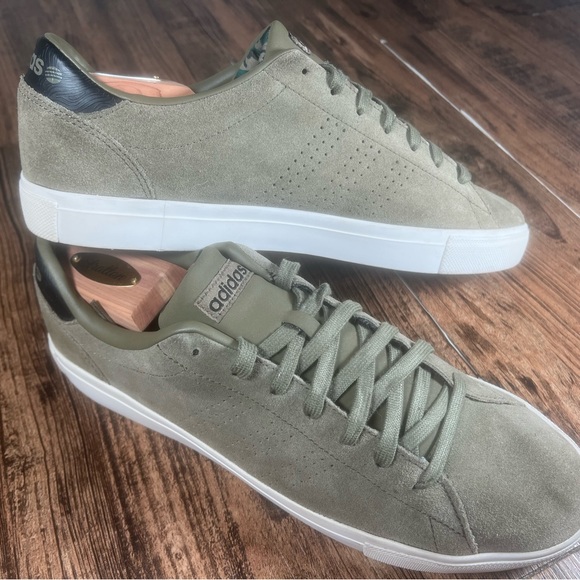 Adidas Men’s Shoes size 11 - Picture 5 of 6